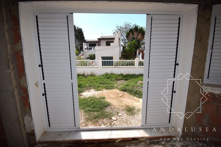 Image No.17-3 Bed Property for sale