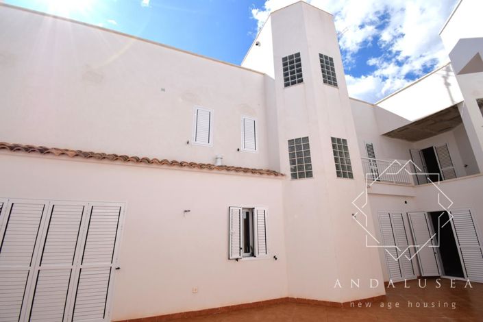 Image No.40-3 Bed Property for sale