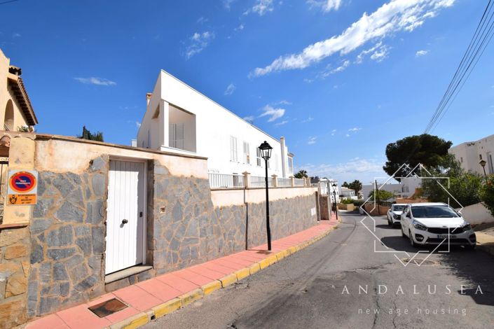 Image No.47-3 Bed Property for sale