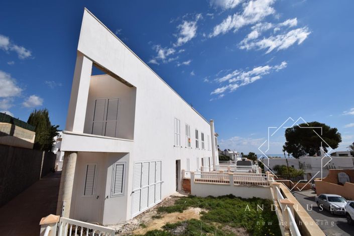 Image No.51-3 Bed Property for sale