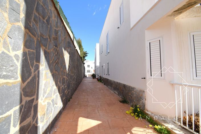 Image No.52-3 Bed Property for sale