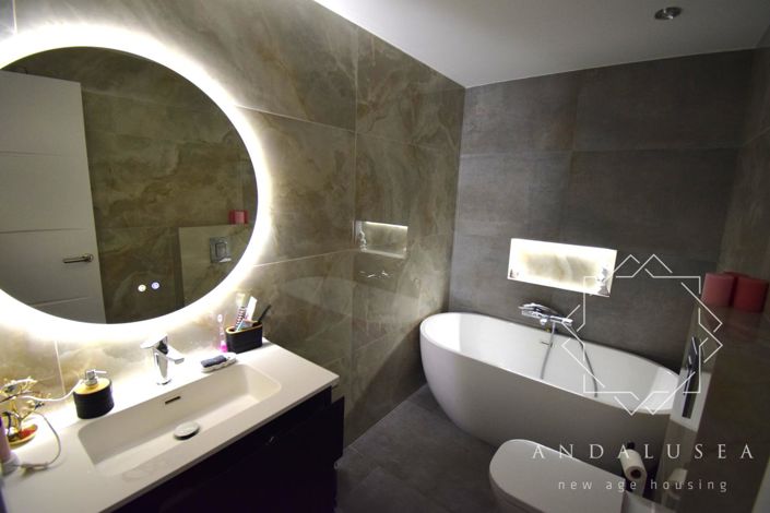 Image No.17-2 Bed Property for sale