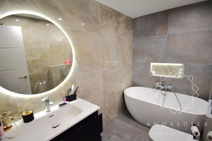 Image No.18-2 Bed Property for sale