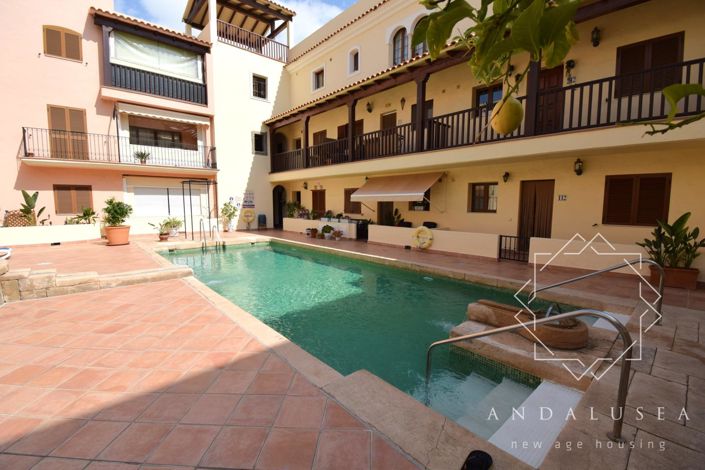 Image No.37-3 Bed Property for sale