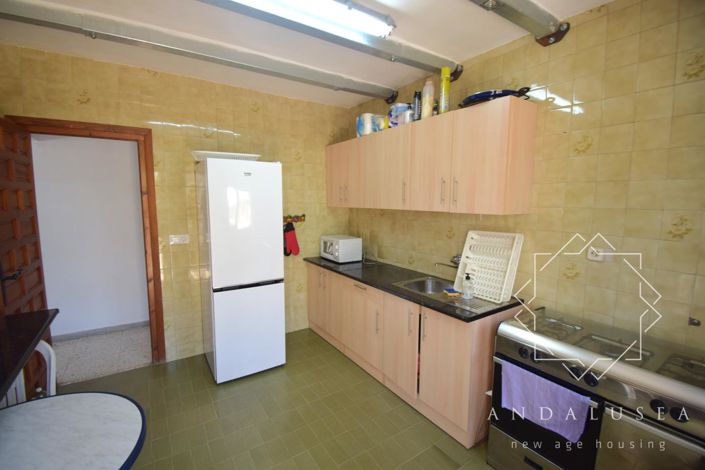 Image No.12-3 Bed Property for sale