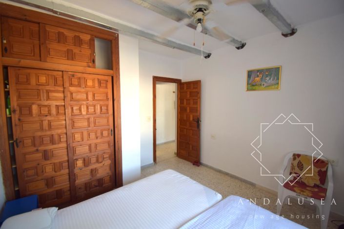 Image No.20-3 Bed Property for sale