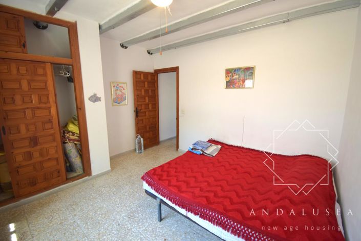 Image No.23-3 Bed Property for sale