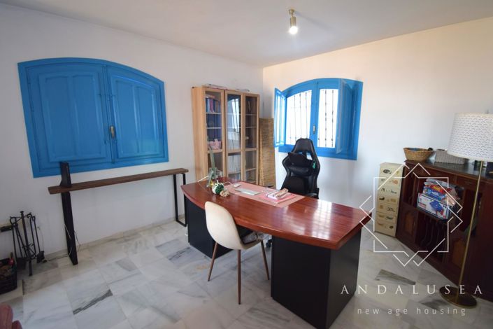 Image No.12-3 Bed Property for sale