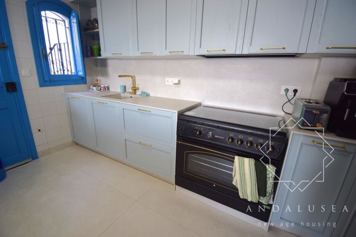 Image No.18-3 Bed Property for sale