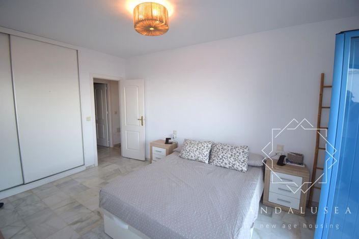 Image No.25-3 Bed Property for sale