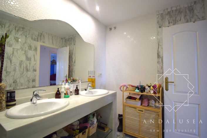 Image No.29-3 Bed Property for sale