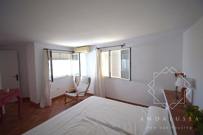 Image No.20-4 Bed Property for sale