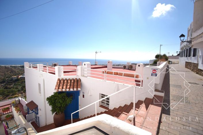 Image No.43-4 Bed Property for sale