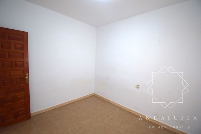 Image No.14-3 Bed Property for sale