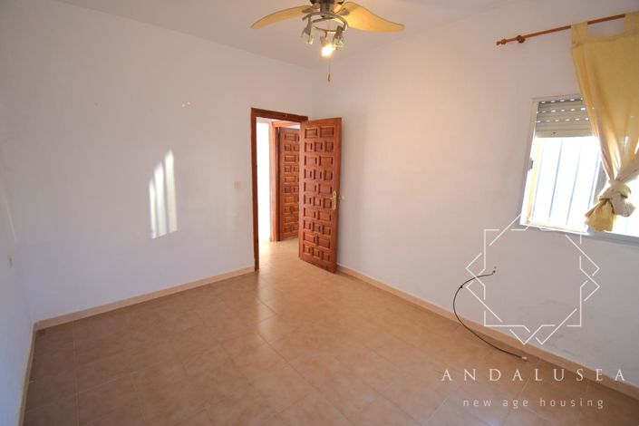 Image No.17-3 Bed Property for sale