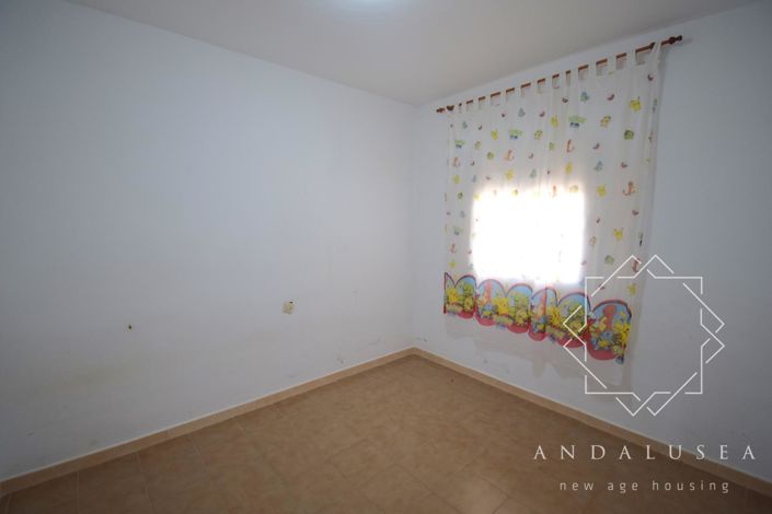 Image No.18-3 Bed Property for sale