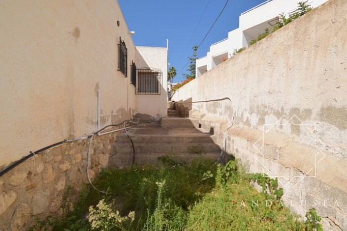 Image No.28-3 Bed Property for sale