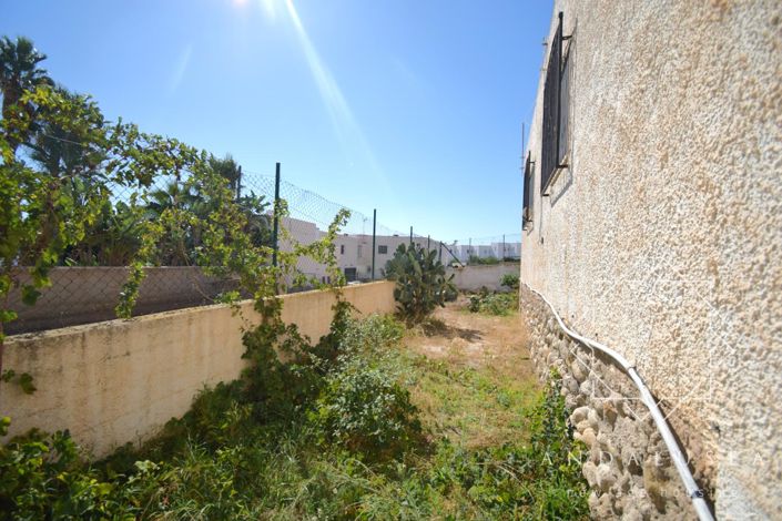 Image No.30-3 Bed Property for sale