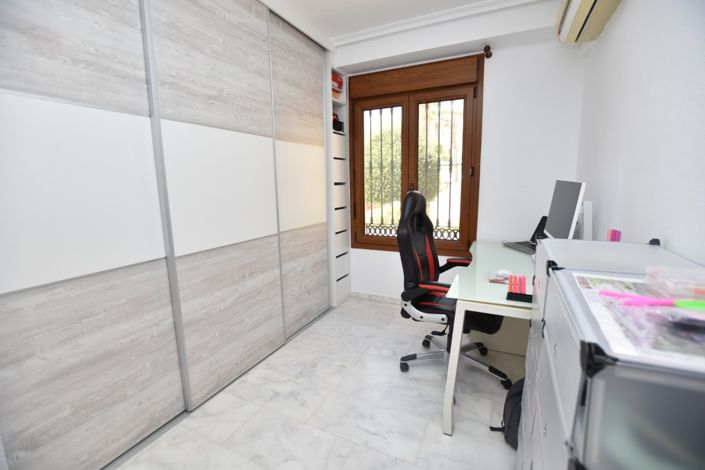 Image No.20-3 Bed Townhouse for sale