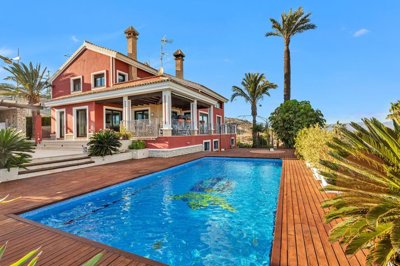 6 Bed Villa for sale