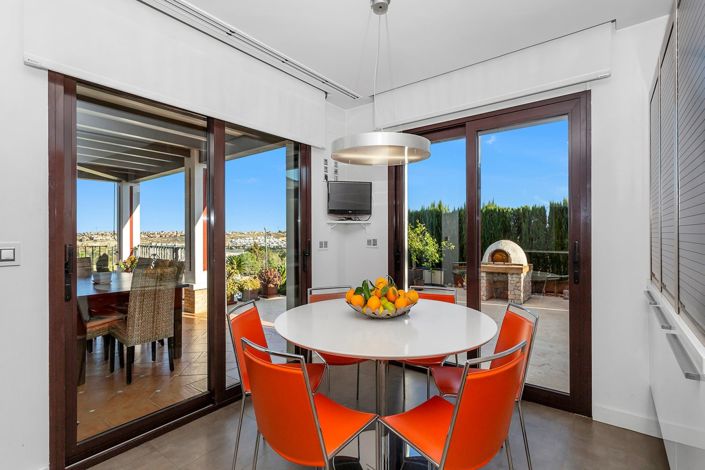 Image No.20-6 Bed Villa for sale