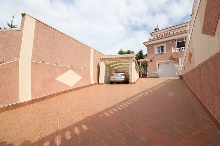 Image No.4-4 Bed Villa for sale