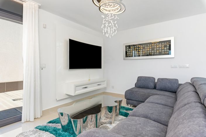 Image No.8-5 Bed Villa for sale