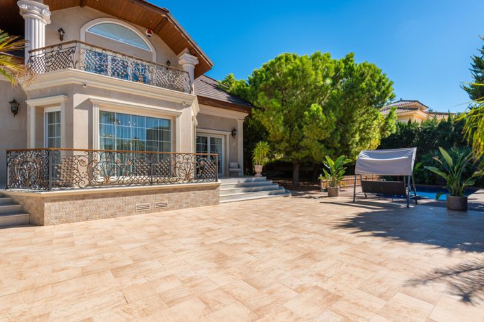 Image No.9-5 Bed Villa for sale