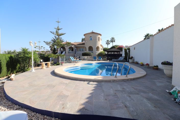 Image No.2-5 Bed Villa for sale