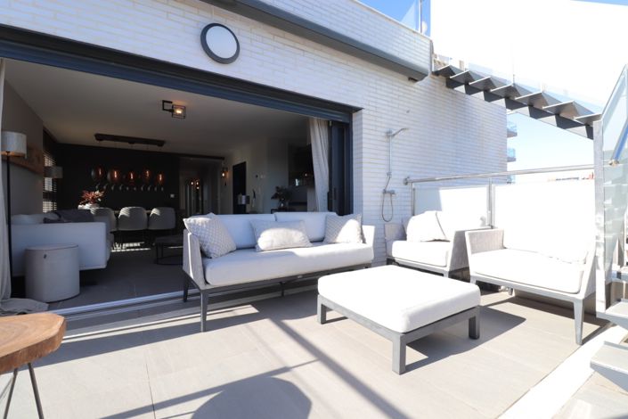 Image No.10-3 Bed Property for sale