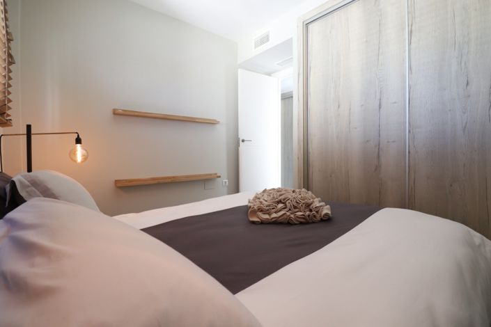 Image No.19-3 Bed Property for sale