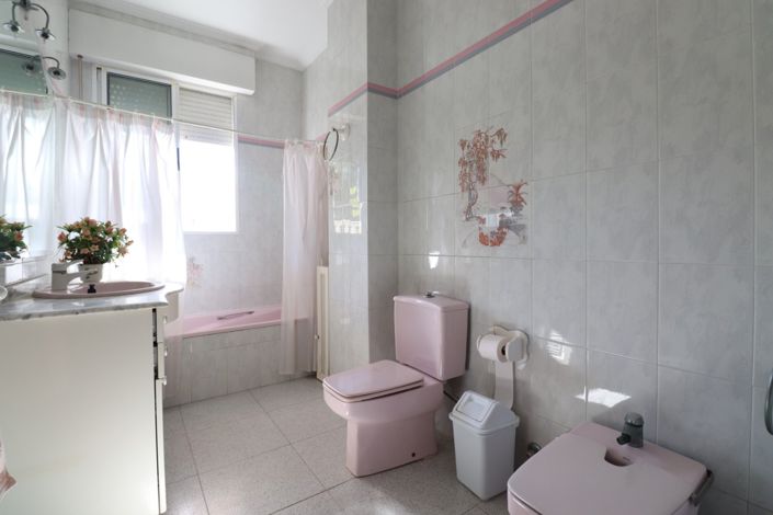 Image No.14-3 Bed Property for sale