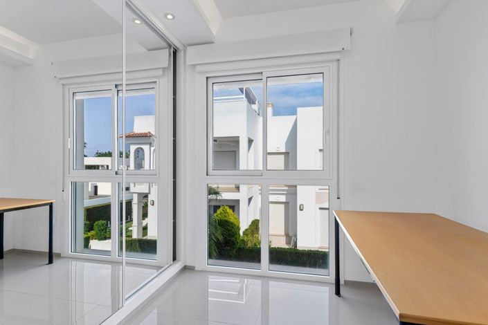 Image No.11-3 Bed Property for sale