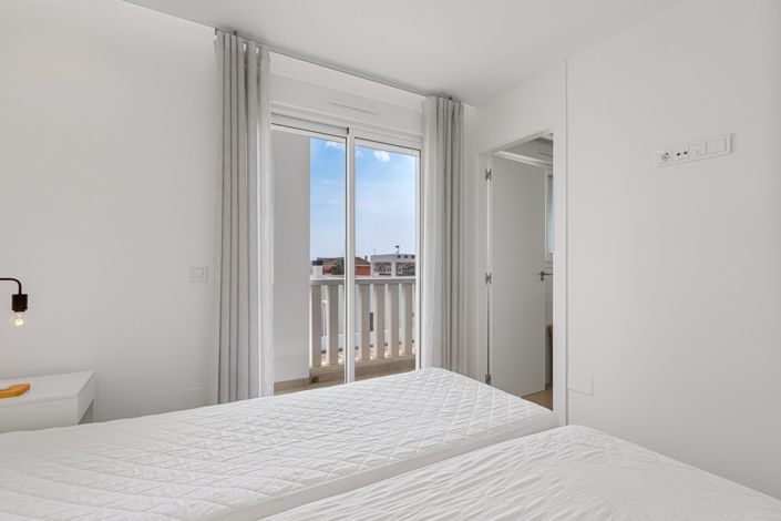 Image No.13-3 Bed Property for sale