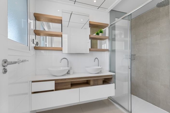 Image No.15-3 Bed Property for sale