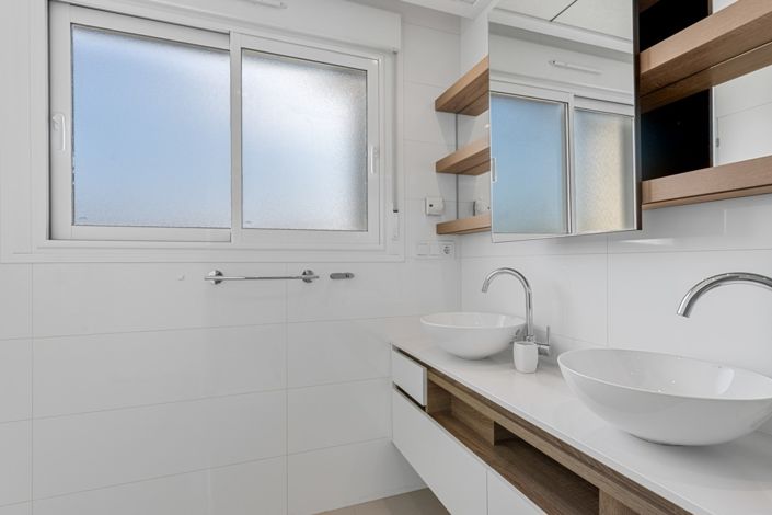 Image No.16-3 Bed Property for sale