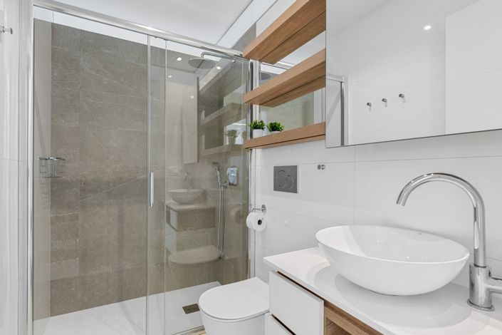 Image No.17-3 Bed Property for sale