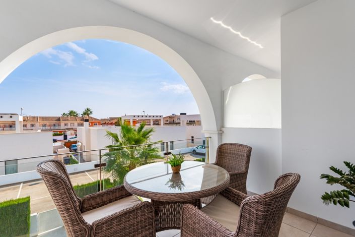 Image No.19-3 Bed Property for sale