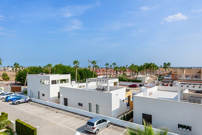 Image No.28-3 Bed Property for sale