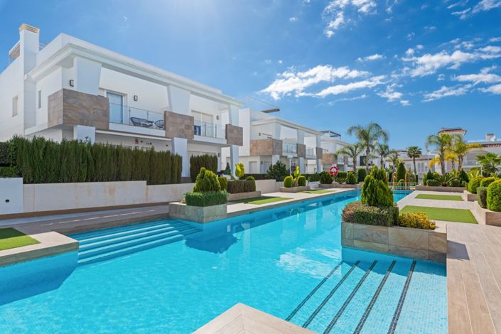 Image No.37-3 Bed Property for sale