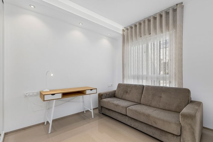 Image No.8-3 Bed Property for sale