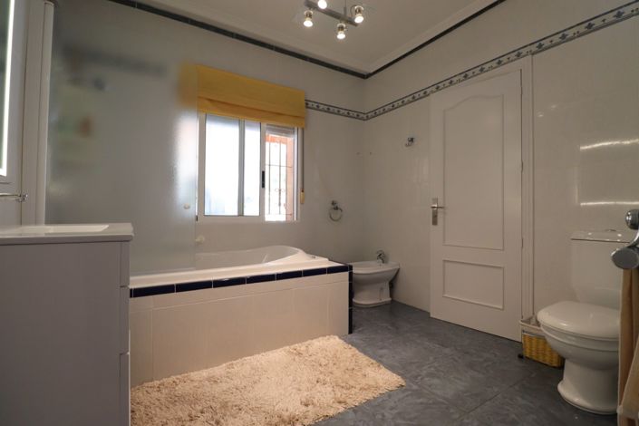 Image No.25-3 Bed Villa for sale