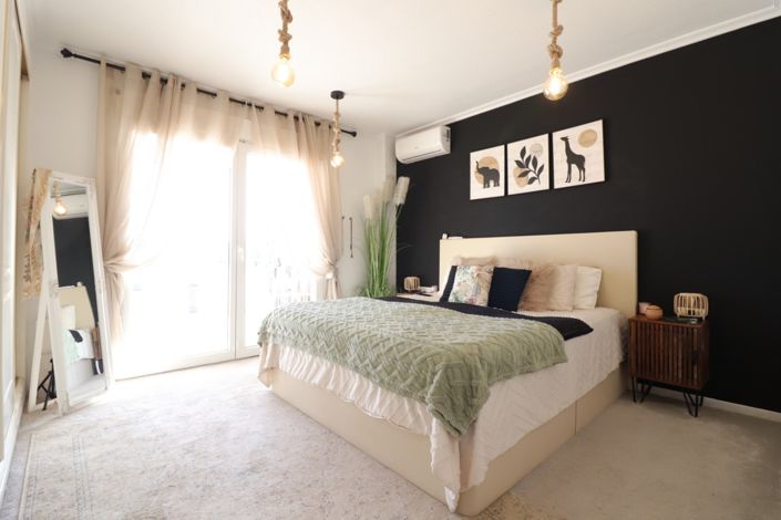 Image No.18-3 Bed Property for sale