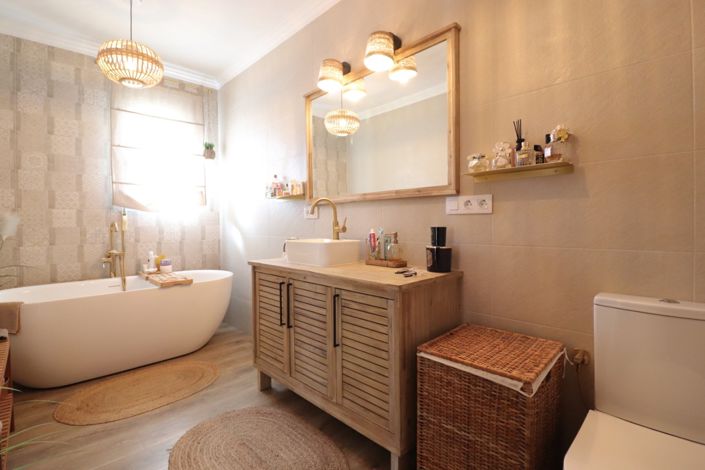 Image No.20-3 Bed Property for sale