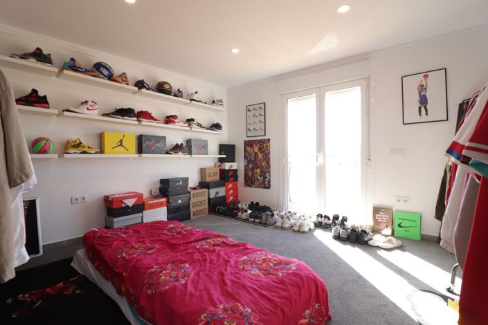 Image No.29-3 Bed Property for sale