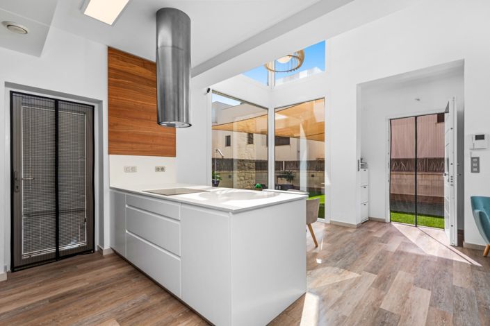 Image No.10-3 Bed Villa for sale