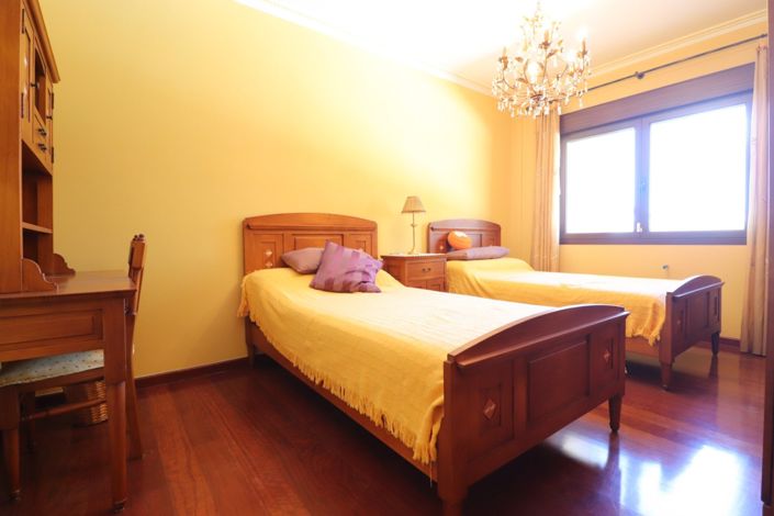 Image No.15-6 Bed Property for sale