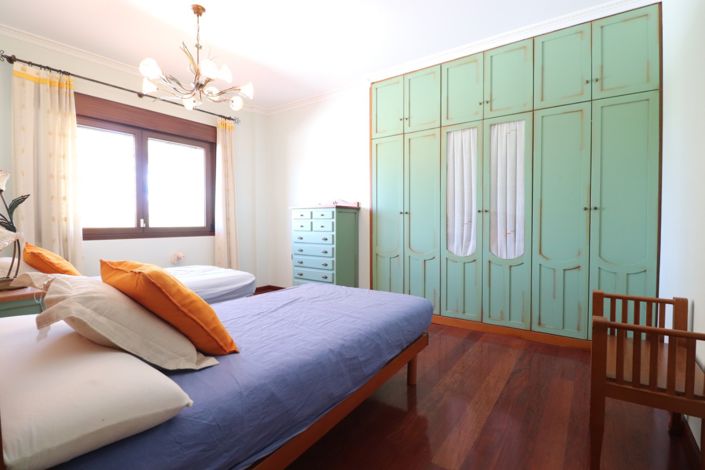 Image No.20-6 Bed Property for sale