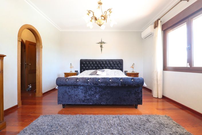 Image No.27-6 Bed Property for sale