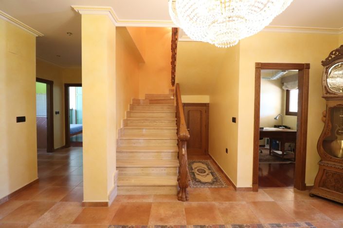 Image No.30-6 Bed Property for sale